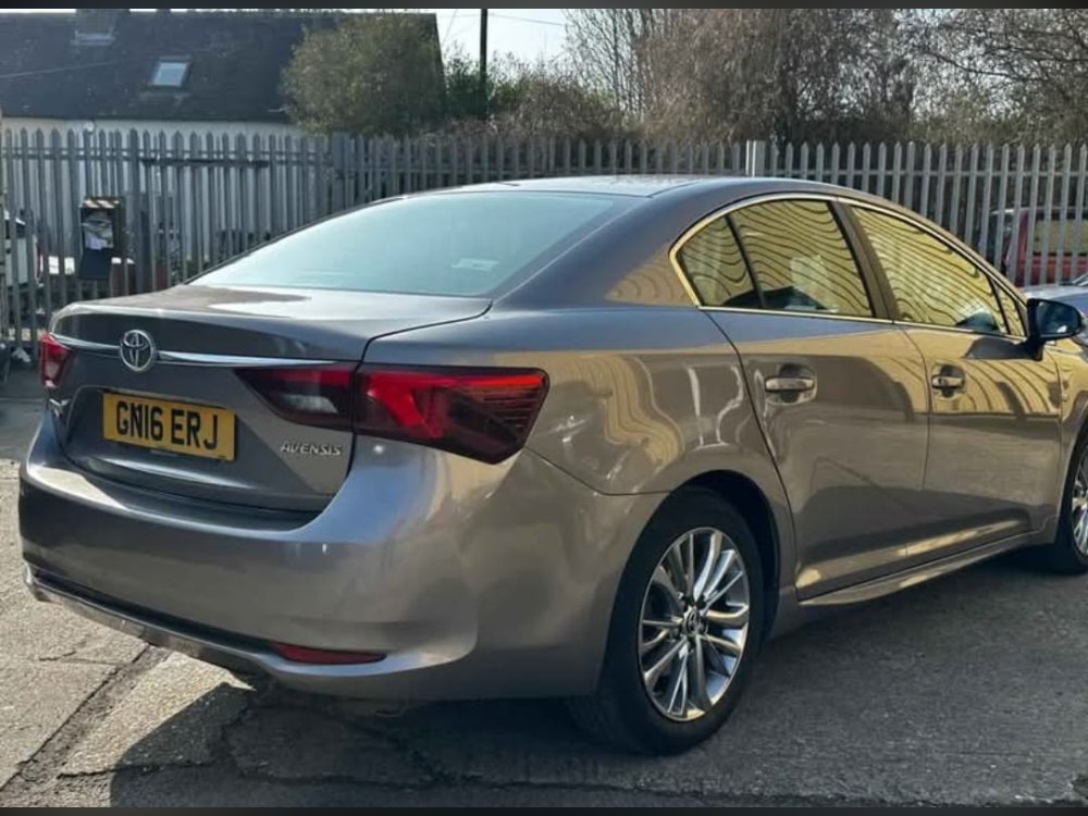 Bronze Toyota Avensis 1.8 V-Matic Business Edition Saloon 4dr Petrol Manual Euro 6 147 ps