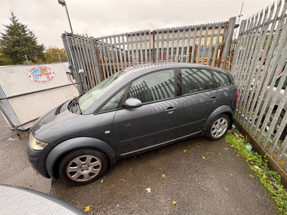 Black Volkswagen Touran 1.9 TDI SE MPV 5dr Diesel Manual 7 Seats 160 g/km 103 bhp