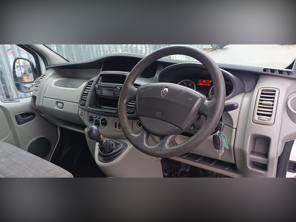 White 2013 Renault Trafic 2.0 dCi LL29 Panel Van 3dr Diesel Manual L3 H1 198 g/km 115 bhp in Canterbury